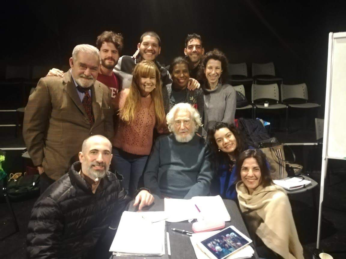 David Amitín con alumnos del máster de teatro David Amitín con alumnos del máster de teatro