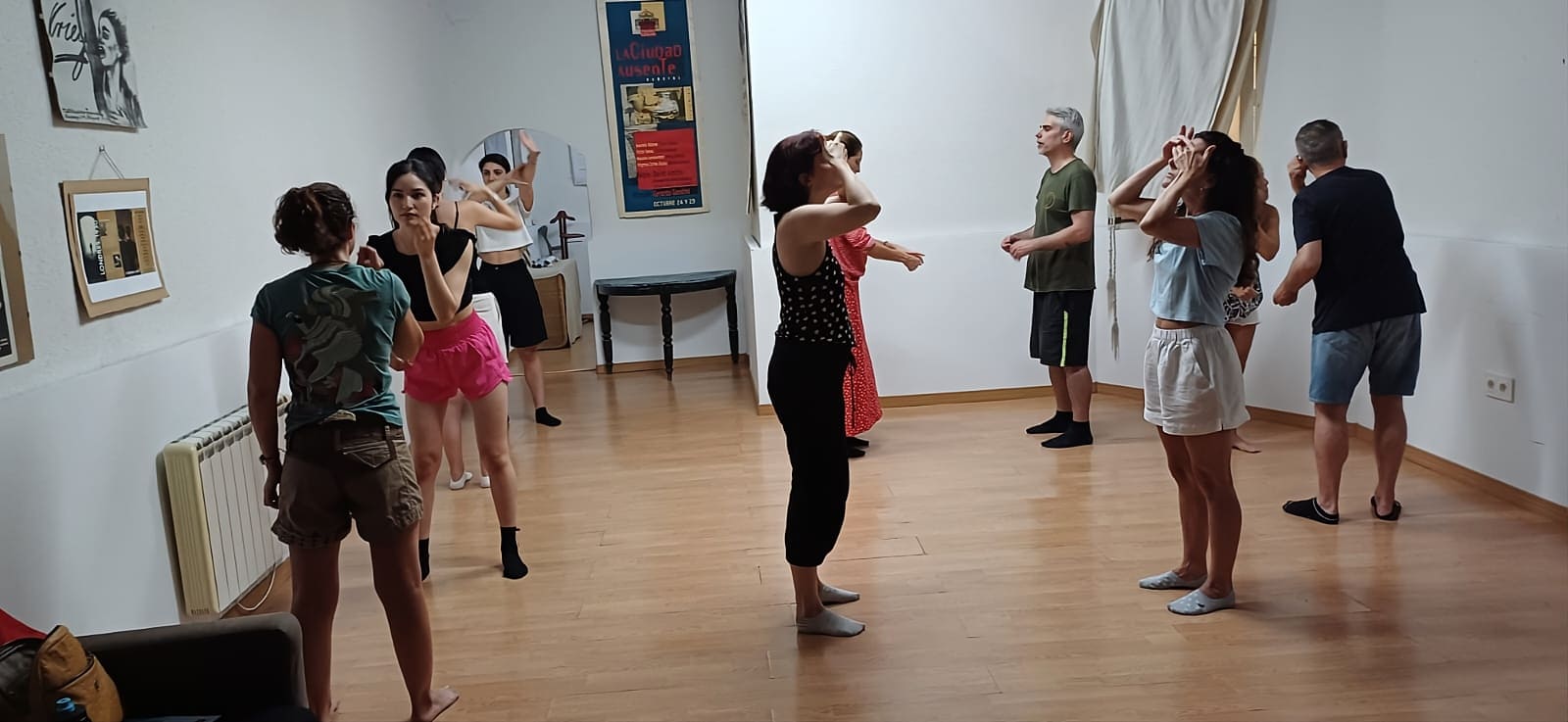 Clase de teatro para no actores en la Escuela David Amitín Clase de teatro para no actores en la Escuela David Amitín